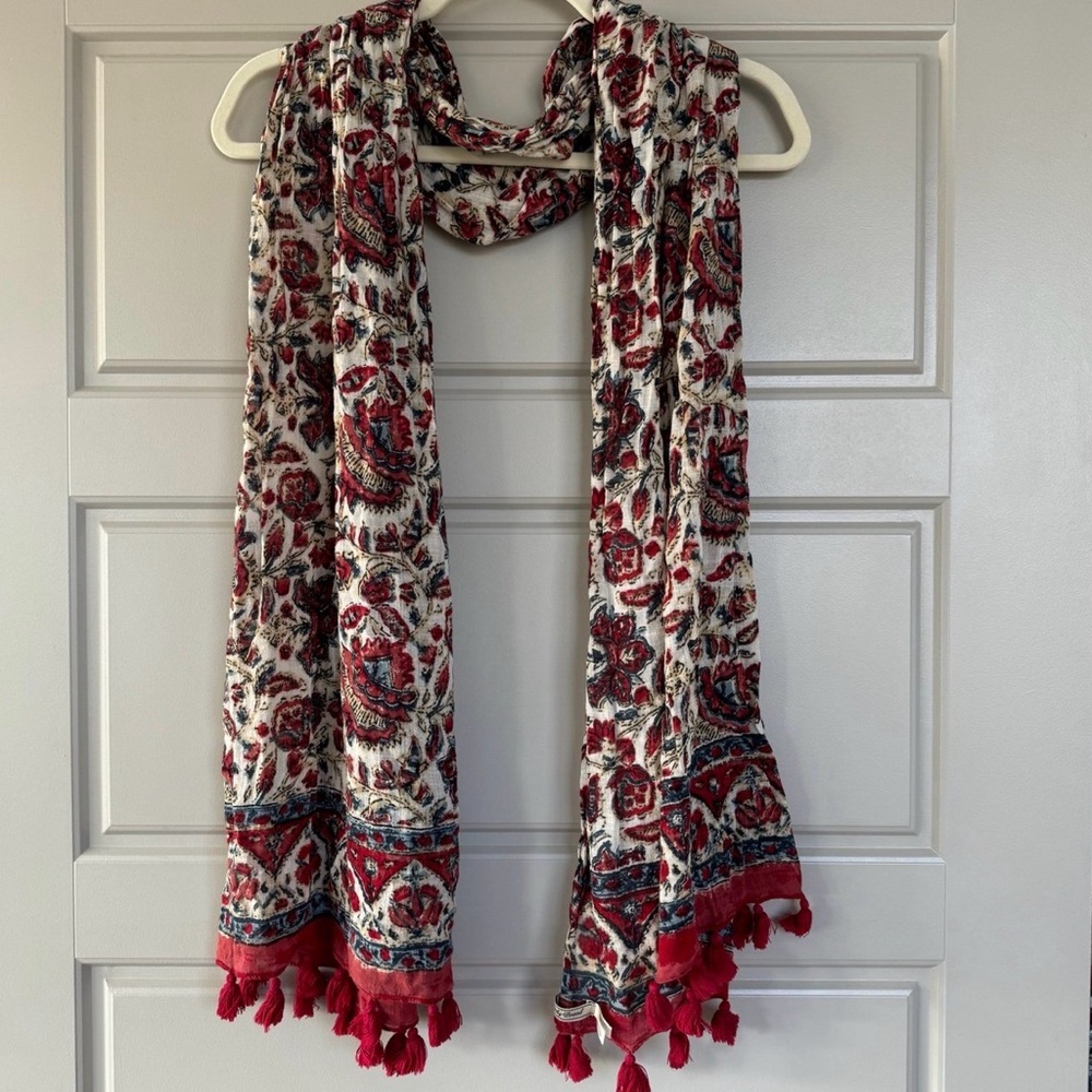 Lucky brand tassle Scarf Ornate Pattern Red